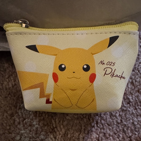 Pokemon Handbags - Pikachu Coin Pouch /bag clip- Yellow Pokémon Zip Pouch